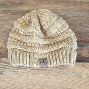 CC Boutique Metallic Gold Knit Beanie                                       T125
